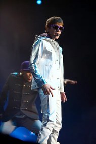 Φωτογραφία Justin Bieber performing at the NIA