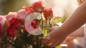 Intra Συλλεκτικό Ξύλινο Παζλ Plywood  4mm - Χέρι κοριτσιού που κρατά μπουκέτο με ροζ τριαντάφυλλα Σε Ξύλινο Κουτί - Διαστάσεις: 10x10 cm – 25 κομμάτια