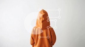 Intra Συλλεκτικό Ξύλινο Παζλ Plywood 4mm - Παιδί με πορτοκαλί φούτερ που στέκεται προς τα πίσω Σε Ξύλινο Κουτί - Διαστάσεις Puzzle: 10x10 cm – 25 κομμάτια