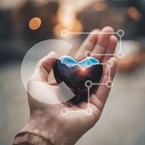 Intra Συλλεκτικό Ξύλινο Παζλ Plywood  4mm - Άτομο που κρατά γυάλινο αντικείμενο σε σχήμα καρδιάς Σε Ξύλινο Κουτί - Διαστάσεις Puzzle: 10x10 cm – 25 κομμάτια