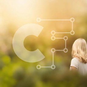 Intra Συλλεκτικό Ξύλινο Παζλ Plywood 4mm - Γυναίκα που στέκεται σε ένα πάρκο ή έναν κήπο Σε Ξύλινο Κουτί - Διαστάσεις Puzzle: 10x10 cm – 25 κομμάτια