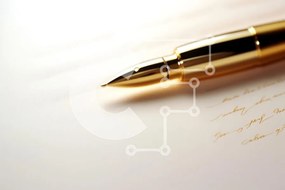 Intra Συλλεκτικό Ξύλινο Παζλ Plywood  4mm - Κοντινό πλάνο ενός χρυσού στυλό σε χαρτί κρέμας Σε Ξύλινο Κουτί - Διαστάσεις: 10x10 cm – 25 κομμάτια