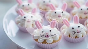 Intra Συλλεκτικό Ξύλινο Παζλ Plywood 4mm - Πασχαλινά Bunny Cupcakes με καρότα Σε Ξύλινο Κουτί - Διαστάσεις: 10x10 cm – 25 κομμάτια