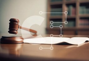 Intra Συλλεκτικό Ξύλινο Παζλ Plywood 4mm - Gavel και νομικό βιβλίο σε μια αίθουσα δικαστηρίου Σε Ξύλινο Κουτί - Διαστάσεις Puzzle: 10x10 cm – 25 κομμάτια