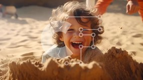 Intra Συλλεκτικό Ξύλινο Παζλ Plywood 4mm - Νεαρό αγόρι που παίζει στην άμμο στην παραλία Σε Ξύλινο Κουτί - Διαστάσεις Puzzle: 10x10 cm – 25 κομμάτια