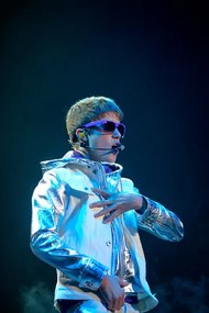 Φωτογραφία Justin Bieber performing at the NIA