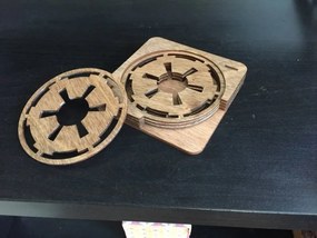Intra απο ξύλο plywood 3mm-4mm πάχος - Coasters με λογότυπο Star Wars Empire Δίασταση 30x30 cm Intraeaxys-51r8qxd7