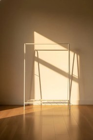Stewehome Επιδαπέδιος κρεμάστρα ρούχων με οβάλ χρυστό πλαίσιο για μπουτίκ ρούχα