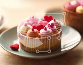Intra Συλλεκτικό Ξύλινο Παζλ Plywood  4mm - Cupcake σε σχήμα καρδιάς με πολύχρωμο πάγωμα και πασπάλισμα Σε Ξύλινο Κουτί - Διαστάσεις: 10x10 cm – 25 κομμάτια