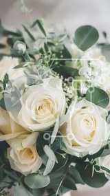 Intra Συλλεκτικό Ξύλινο Παζλ Plywood 4mm - Κομψό μπουκέτο με λευκά τριαντάφυλλα και πράσινο Σε Ξύλινο Κουτί - Διαστάσεις Puzzle: 10x10 cm – 25 κομμάτια