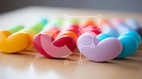 Intra Συλλεκτικό Ξύλινο Παζλ Plywood  4mm - Πολύχρωμα κουμπιά σε σχήμα καρδιάς Σε Ξύλινο Κουτί - Διαστάσεις: 10x10 cm – 25 κομμάτια