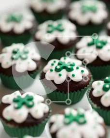 Intra Συλλεκτικό Ξύλινο Παζλ Plywood  4mm - Ποικιλία Cupcakes με Πράσινο και Λευκό γλάσο Σε Ξύλινο Κουτί - Διαστάσεις: 10x10 cm – 25 κομμάτια