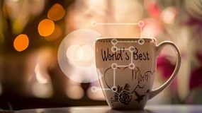 Intra Συλλεκτικό Ξύλινο Παζλ Plywood  4mm - Η καλύτερη κούπα καφέ στον κόσμο για μαμά Σε Ξύλινο Κουτί - Διαστάσεις Puzzle: 10x10 cm – 25 κομμάτια