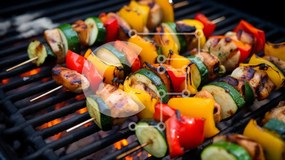 Σετ των 2 Intra Συλλεκτικό Ξύλινο Παζλ Plywood 4mm - Σουβλάκια κοτόπουλου και λαχανικών στη σχάρα Σε Ξύλινο Κουτί - Διαστάσεις: 10x10 cm – 25 κομμάτια