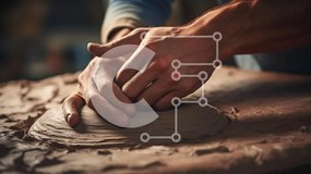 Intra Συλλεκτικό Ξύλινο Παζλ Plywood 4mm - Κοντινό πλάνο των χεριών που εργάζονται με τον πηλό Σε Ξύλινο Κουτί - Διαστάσεις Puzzle: 10x10 cm – 25 κομμάτια