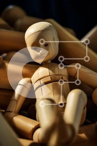 Intra Συλλεκτικό Ξύλινο Παζλ Plywood 4mm - Ξύλινη κούκλα σε σωρό από ξύλινα μπλοκ Σε Ξύλινο Κουτί - Διαστάσεις: 10x10 cm – 25 κομμάτια