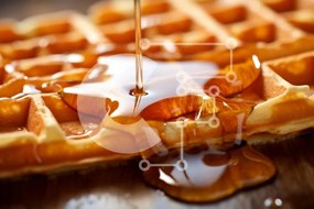 Σετ των 2 Intra Συλλεκτικό Ξύλινο Παζλ Plywood  4mm - Κοντινό πλάνο της βάφλας με το σιρόπι Σε Ξύλινο Κουτί - Διαστάσεις: 10x10 cm – 25 κομμάτια