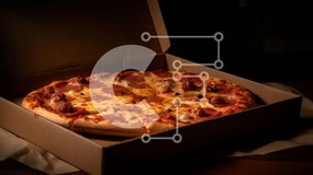 Intra Συλλεκτικό Ξύλινο Παζλ Plywood  4mm - Νόστιμη πίτσα Pepperoni σε ξύλινο τραπέζι Σε Ξύλινο Κουτί - Διαστάσεις: 10x10 cm – 25 κομμάτια