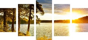 Εικόνα 5 μερών ηλιοβασίλεμα πάνω από τη λίμνη
