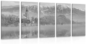 Εκκλησία 5 μερών στη λίμνη Bled στη Σλοβενία ​​σε ασπρόμαυρο
