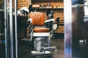 Φωτογραφία Stylish Vintage Barber Chair In brick, stefanamer