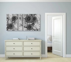 Εικόνα αφηρημένων λουλουδιών σε μαρμάρινο φόντο σε μαύρο & άσπρο