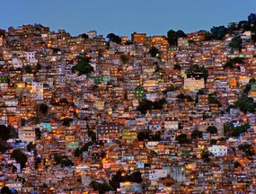 Φωτογραφία Nightfall in the Favela da Rocinha, Adelino Alves