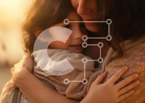 Intra Συλλεκτικό Ξύλινο Παζλ Plywood 4mm - Μητέρα και κόρη αγκαλιάζονται με χαμόγελα Σε Ξύλινο Κουτί - Διαστάσεις Puzzle: 10x10 cm – 25 κομμάτια