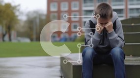 Intra Συλλεκτικό Ξύλινο Παζλ Plywood 4mm - Νεαρό αγόρι που κάθεται μόνο του σε ένα πάρκο Σε Ξύλινο Κουτί - Διαστάσεις Puzzle: 10x10 cm – 25 κομμάτια