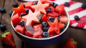 Intra Συλλεκτικό Ξύλινο Παζλ Plywood  4mm - Patriotic Fruit Bowl με καρπούζι, βατόμουρα και φράουλες Σε Ξύλινο Κουτί - Διαστάσεις: 10x10 cm – 25 κομμάτια