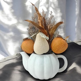 Σύνθεση σε κεραμική τσαγιέρα με αποξηραμένα λουλούδια!