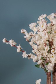 Κλαδί άνοιξης σε γκρι γλάστρα Λευκό