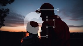 Intra Συλλεκτικό Ξύλινο Παζλ Plywood 4mm - Σιλουέτα του άνδρα και της κόρης στο ηλιοβασίλεμα Σε Ξύλινο Κουτί - Διαστάσεις Puzzle: 10x10 cm – 25 κομμάτια