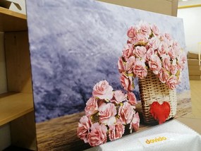 Εικόνα μπουκέτο με ροζ γαρίφαλα σε ένα καλάθι