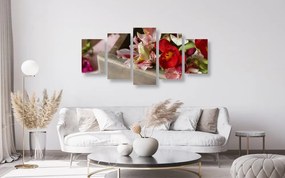 Σύνθεση εικόνας 5 μερών με ανοιξιάτικα λουλούδια σε ξύλινο συρτάρι - 200x100