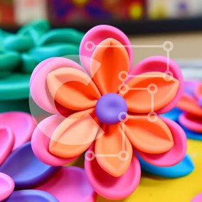 Intra Συλλεκτικό Ξύλινο Παζλ Plywood  4mm - Αφηρημένος κύκλος πλαστικών λουλουδιών στο τραπέζι Σε Ξύλινο Κουτί - Διαστάσεις Puzzle: 10x10 cm – 25 κομμάτια