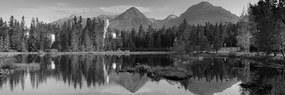 Εικόνα πανέμορφο πανόραμα βουνών δίπλα στη λίμνη σε ασπρόμαυρο - 120x40