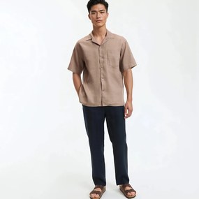 Λινό πουκάμισο σε ίσια γραμμή