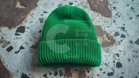 Intra Συλλεκτικό Ξύλινο Παζλ Plywood 4mm - Πράσινο πλεκτό καπέλο Beanie σε ανάγλυφη επιφάνεια Σε Ξύλινο Κουτί - Διαστάσεις Puzzle: 10x10 cm – 25 κομμάτια