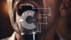 Intra Συλλεκτικό Ξύλινο Παζλ Plywood 4mm - Άνθρωπος που τραγουδά στα ακουστικά με το μικρόφωνο Σε Ξύλινο Κουτί - Διαστάσεις Puzzle: 10x10 cm – 25 κομμάτια