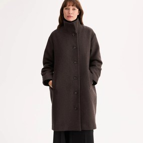 Μακρύ παλτό με ψηλό γιακά και κουμπιά