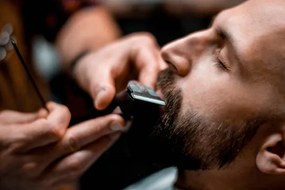 Φωτογραφία Man getting his mustache shaped by, EXTREME-PHOTOGRAPHER