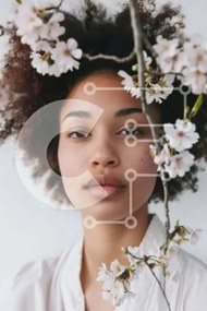 Intra Συλλεκτικό Ξύλινο Παζλ Plywood 4mm - Νεαρή γυναίκα με Updo χτένισμα και λευκά άνθη Σε Ξύλινο Κουτί - Διαστάσεις Puzzle: 10x10 cm – 25 κομμάτια