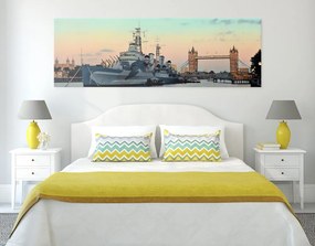 Εικόνα ενός όμορφου σκάφους στον ποταμό Τάμεση στο Λονδίνο - 150x50
