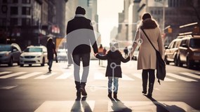 Intra Συλλεκτικό Ξύλινο Παζλ Plywood  4mm - Winter Walk: Μια Τριμελής Οικογένεια στην Πόλη Σε Ξύλινο Κουτί - Διαστάσεις Puzzle: 10x10 cm – 25 κομμάτια