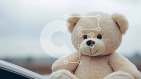 Intra Συλλεκτικό Ξύλινο Παζλ Plywood 4mm - Teddy Bear στο παράθυρο του αυτοκινήτου Σε Ξύλινο Κουτί - Διαστάσεις: 10x10 cm – 25 κομμάτια