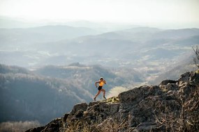 Φωτογραφία Woman running on mountain, miljko