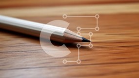 Intra Συλλεκτικό Ξύλινο Παζλ Plywood  4mm - Μολύβι σε ξύλινο τραπέζι Σε Ξύλινο Κουτί - Διαστάσεις: 10x10 cm – 25 κομμάτια