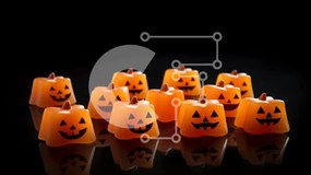 Intra Συλλεκτικό Ξύλινο Παζλ Plywood  4mm - Ομάδα κεριών κολοκύθας αποκριών σε μαύρο φόντο Σε Ξύλινο Κουτί - Διαστάσεις Puzzle: 10x10 cm – 25 κομμάτια