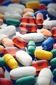 Intra Συλλεκτικό Ξύλινο Παζλ Plywood  4mm - Πολύχρωμες κάψουλες χαπιών στο τραπέζι Σε Ξύλινο Κουτί - Διαστάσεις Puzzle: 10x10 cm – 25 κομμάτια